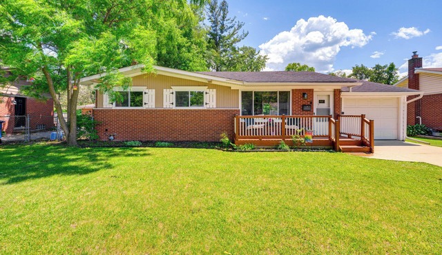 Charming Ann Arbor Getaway w/Deck: Near Downtown!