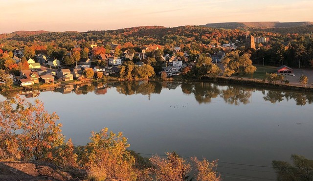 Charming Bluff home with view of Lake Bancroft