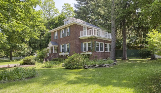 Charming Brick House -Hudson Valley