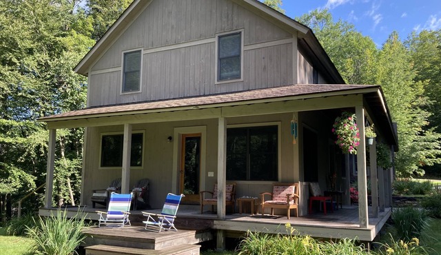 Charming Brookside Country Retreat just 10 minutes to I91