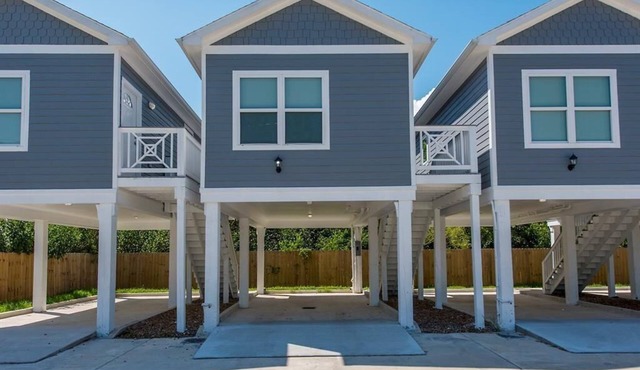 Charming cabin with full kitchen! Unit 4/6