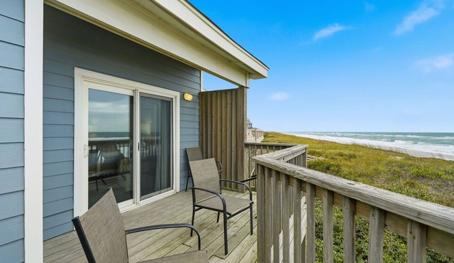 Charming Coastal-Facing 2-Bedroom Condo in Duck