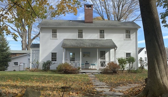 Charming Cottage located on Historic Estate 1 Hour from NYC!