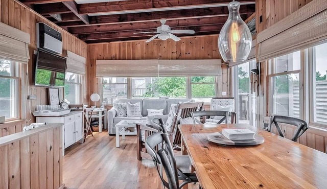 Charming Fair Harbor 3br steps to ocean, sunset view, WiFi, A/C, outdoor shower.