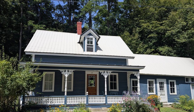 Charming Historic Riverfront 3BR Farmhouse, Pet-Friendly