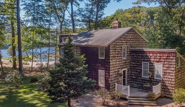 Charming private home on the Connecticut River that comfortably sleeps 11 people