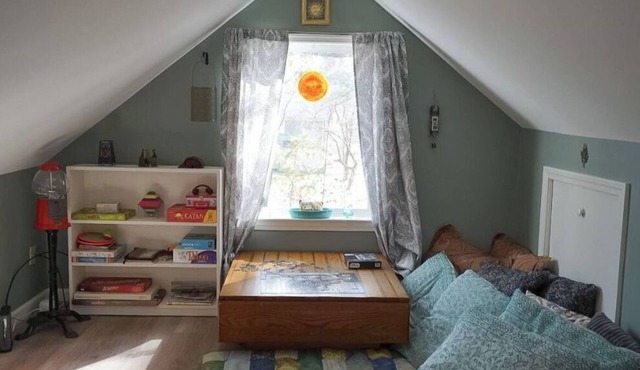 Charming riverfront cottage on beautiful cove!
