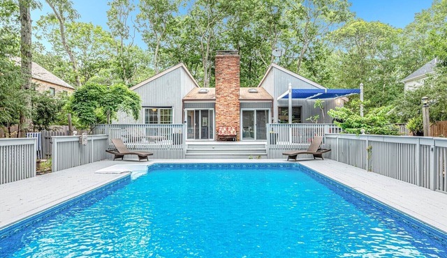 Charming, spacious 3 bedroom, 3 bath East Hampton Springs house