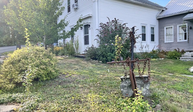 Charming, updated 3 bedroom farmhouse farm stay.