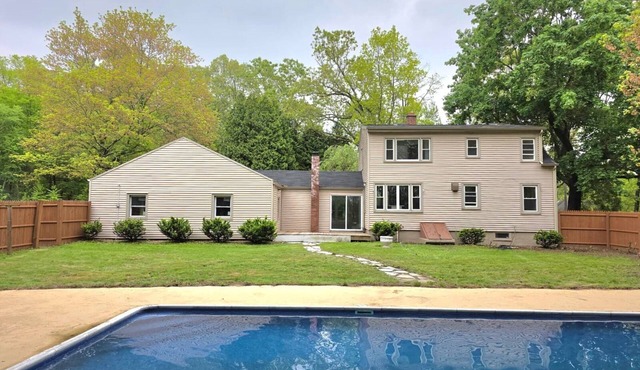 Charming updated 4-bedroom house with AC, WiFi in quaint, quiet Wilbraham
