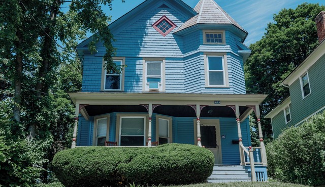Charming Victorian walking distance to Mass MoCa