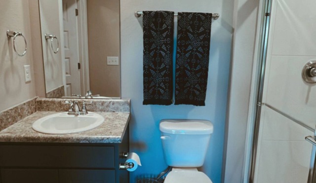 Cheerful and Clean 4 bdrm 2 bath Home - Sleeps 10