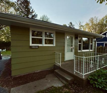 Chic Dunes Cottage with HOT TUB near Warren Dunes