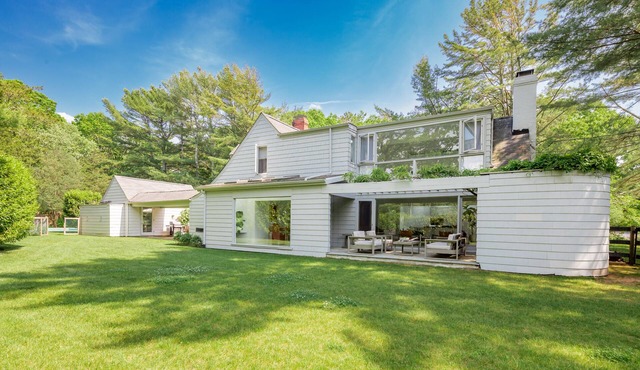 Chic Modern Retreat In Wainscott