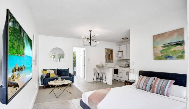 Chic & Spacious Modern Studio with a Private Patio near Wilton Manors