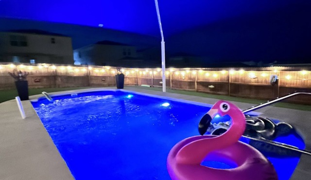 Child Friendly Home + Pool/Hot Tub Near Six Flags SeaWorld And Iconic RiverWalk