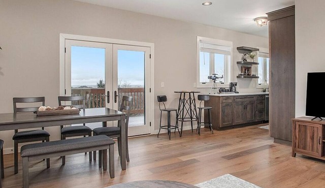 Classy Cabin | Beaches | Grand Mere | Wineries