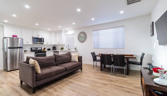Clean & Stylish Home, Gated Parking, Yard, Fully Stocked, Monthly Discount, Pets
