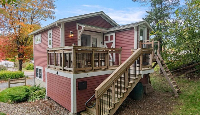 Close To The City With A Farmhouse Feel!