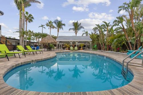 Coconut Grove Resort