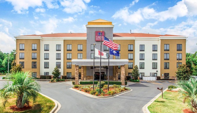 Comfort Suites Clinton near Presbyterian College