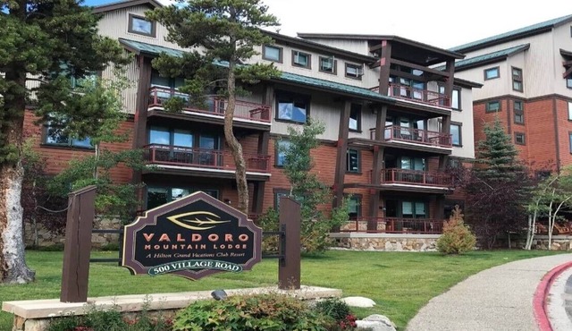 Comfortable 3 bedroom 2 bath with a fireplace at Hilton's Valdoro Mountain Lodge