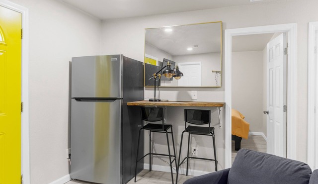 Comfortable Compton 2 Bed APT 1 in Compton