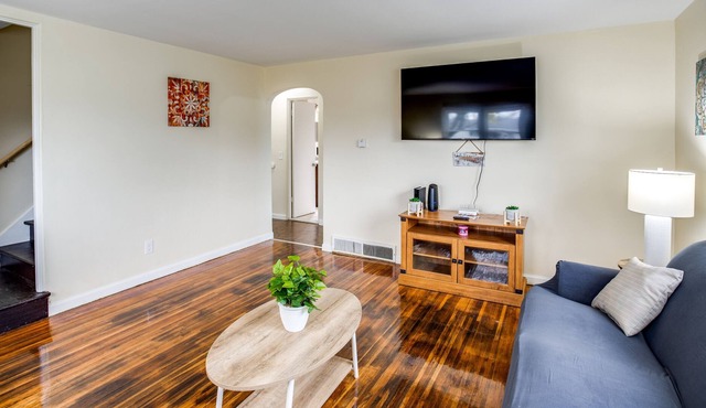 Comfortable Home In the Suburb close to Dwtn/Airport/UofR