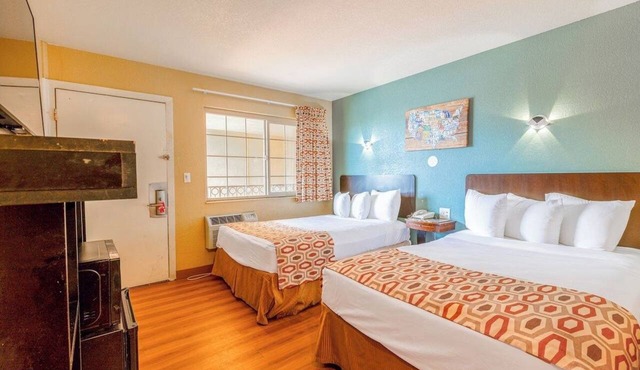 Comfortable Room Perfect for Beachgoers in Oceanside