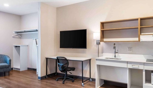Comfortable Room Steps from Shopping & Dining