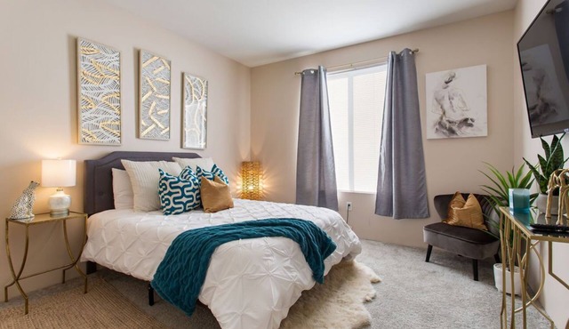 Comfy SANCTUARY- LAX Airport/SOFI Stadium/3 HOT TUBS/2 POOLS