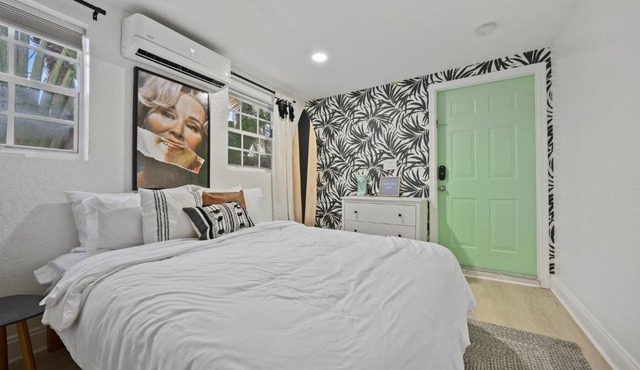 CONSTANCE LANGDON AHS SUITE at THE KarINN BOUTIQUE HOTEL - Downtown Ft Lauderdale 5
