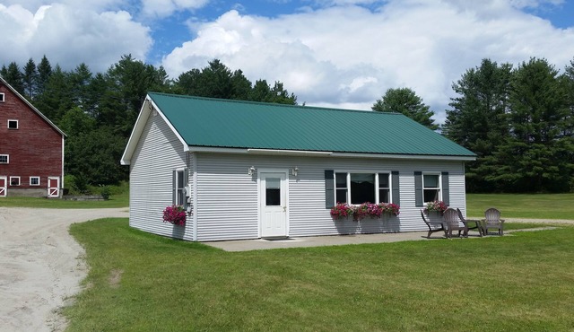 Country Cottage Near Kingdom Trails + Burke Mountain, Farm Setting