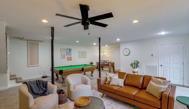 Covered Deck & Fire Pit: Weaverville Getaway!