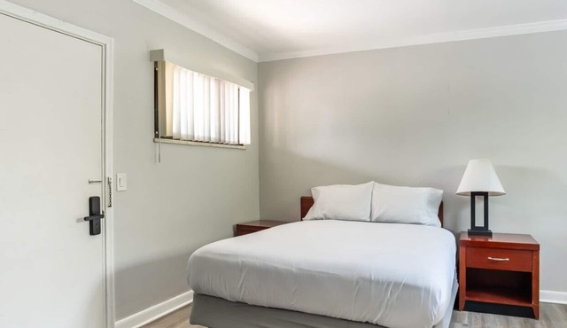 Cozy and Stylish Downtown Detroit Flat | Sleeps 2 + WiFi