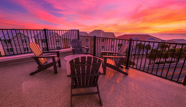 Cozy 5BR Gulf Side Villa with Rooftop Lounge & Pool Perfect for Family Getaways