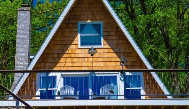 Cozy A-Frame: Rustic Charm & Modern Comfort