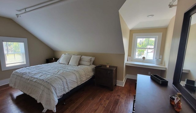 Cozy bed & breakfast in delightful South Kortright with WiFi, AC