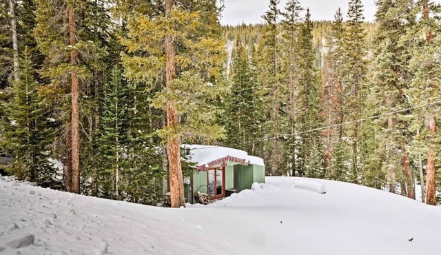 !Cozy Breck Cabin 10 Mins to Pk 9 & free bus!
