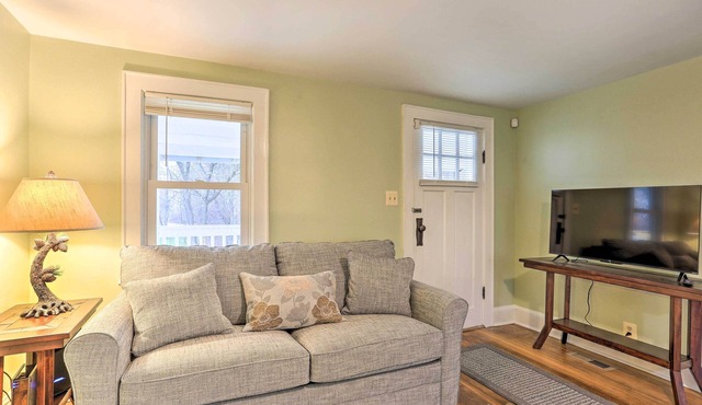 Cozy Campbell Hall Getaway w/Porch!