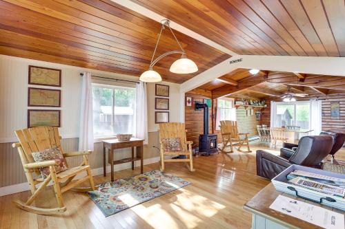 Cozy Lake Champlain Cottage w/Private Beach!