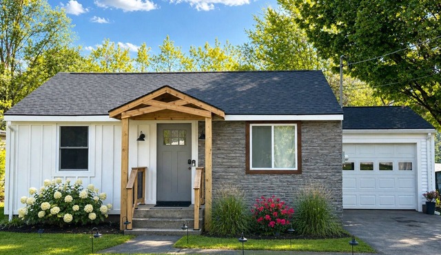Cozy Modern Utica Retreat 2BD Private Home Near Hospital, Downtown & Dining