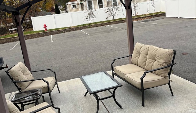 Cozy, Safe,Secure 1-bedroom apartment with WiFi centrally located in Schenectady