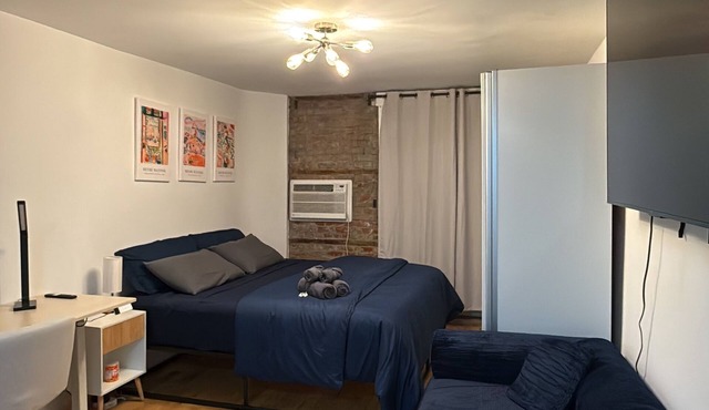 Cozy studio with AC in vibrant Union Square