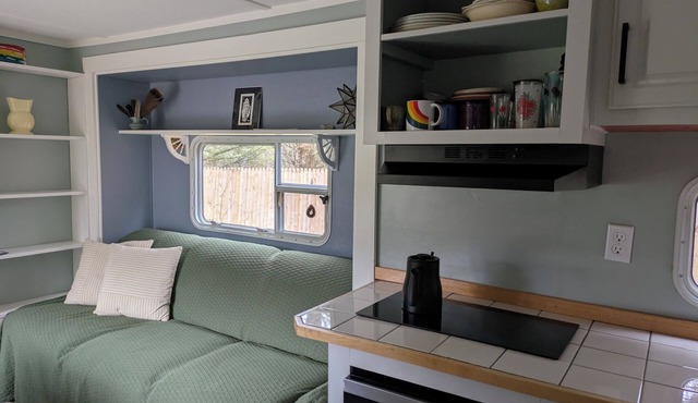 Cozy Tiny Home in charming Bristol VT, close to skiing, hiking, swimming holes