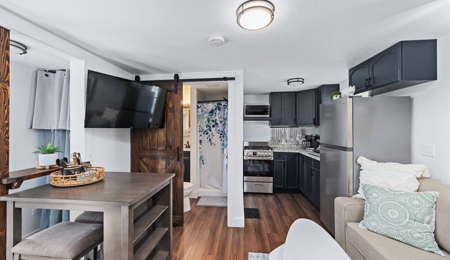Cozy Tiny House on Main Street. Fully Renovated.