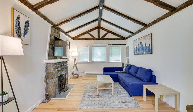 Creekside Hudson Valley Retreat ~ 4 Mi to Winery!