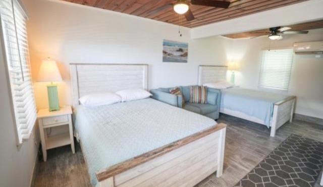 Crystal Shores Unit 3 - Irresistible Charming Beach Retreat villa