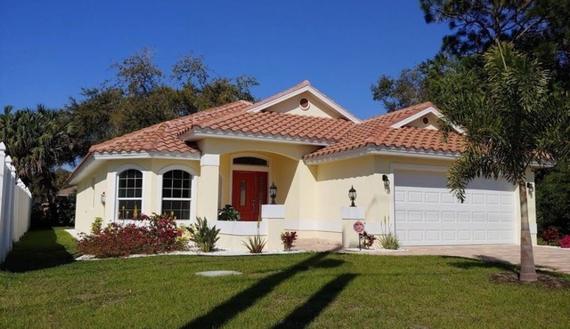 Custom Built 3 Bdr/2 Ba House Near Golf and Beaches in Rotonda West FL