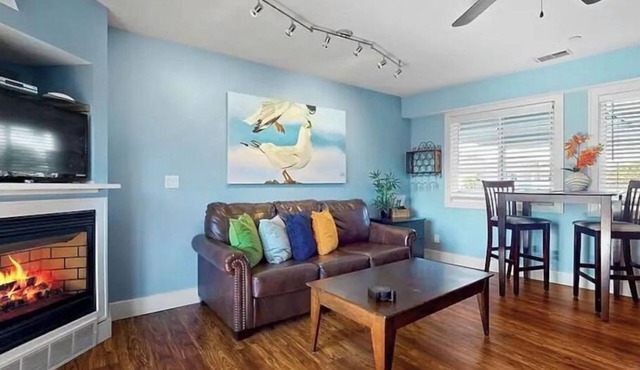 Cute condo with pool ideal for spring and summer fun